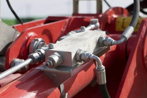 Mikä aiheuttaa hydrauliset sylinterit olemaan menemättä alas?