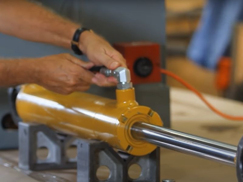 Kuinka painostaa hydraulisylinteriä