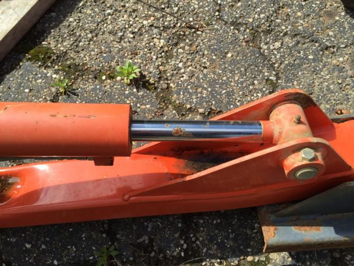 Kuinka poistaa ruoste hydraulisylintereistä